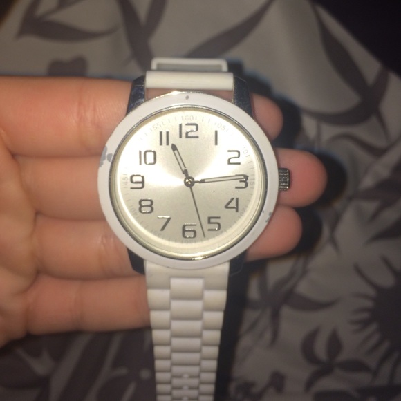 white watch - Picture 1 of 3