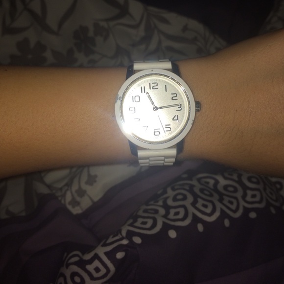 white watch - Picture 3 of 3