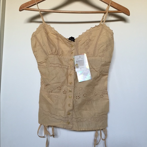 Eyelet top NWT