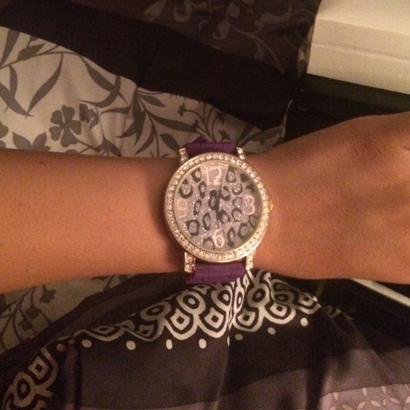Purple cheetah watch. - Picture 3 of 4