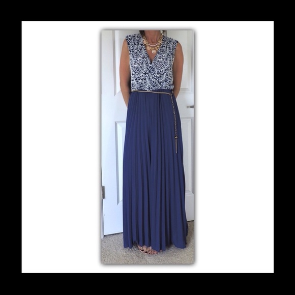 ✳️ SALE ✳️ Stunning blue pleated romper sz S M - Picture 2 of 4