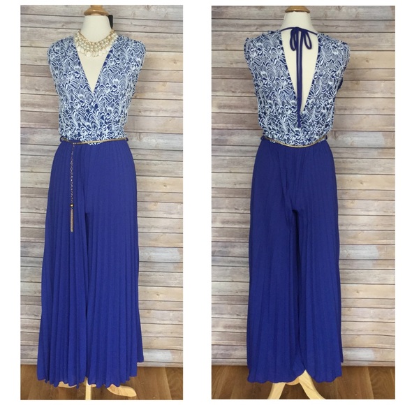 Boutique Pants - ✳️ SALE ✳️ Stunning blue pleated romper sz S M