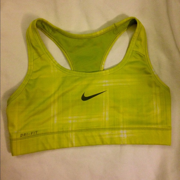 Nike Sports Bra ✨HALF OFF✨ (DRI-FIT) (NWOT)