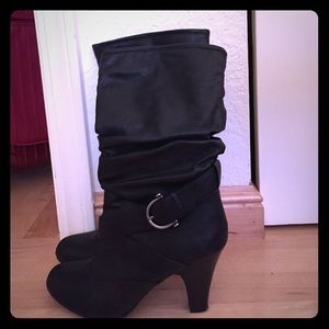 Leather boots with medium heels