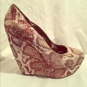 Snake skin platform wedge