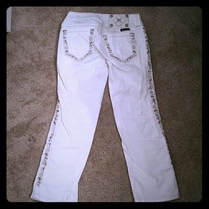 White Miss Me Capris Size 25