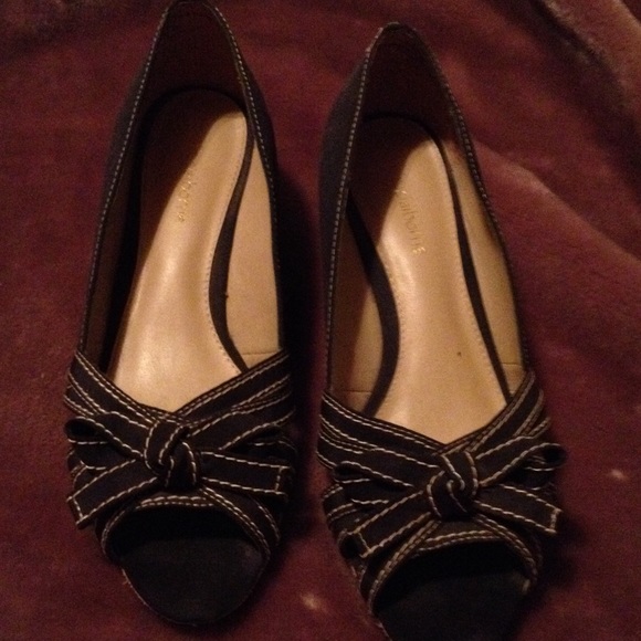 Heels - Picture 2 of 3