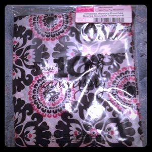 A thirty-one shoe bag with extra little bag!