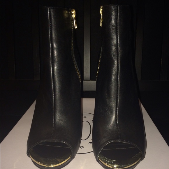 Steves madden "dianna black leat" booties