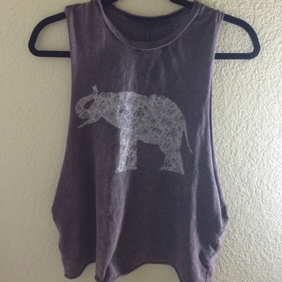 BRANDY MELVILLE elephant muscle tee