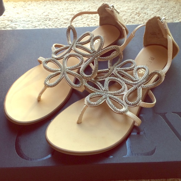 Report Molina looped chain sandals