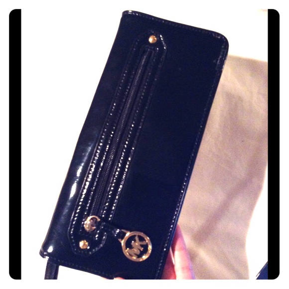 Michael Kors Wristlet/Wallet - Picture 1 of 2