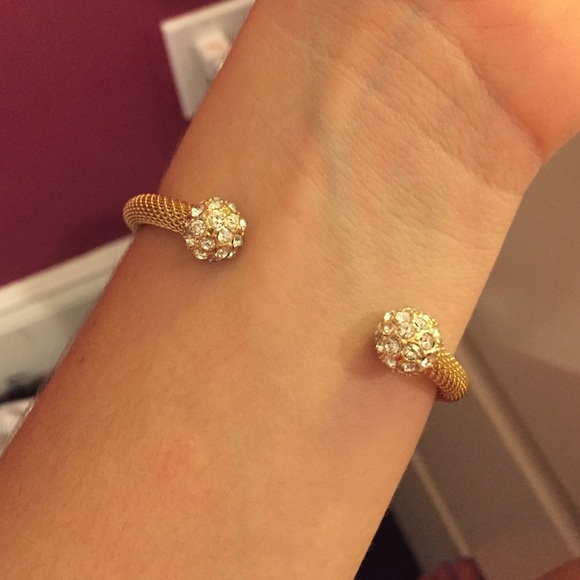 Gold bracelet with rhinestone statement - Picture 2 of 3