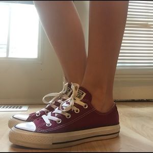 Maroon Converse Low Top size 6