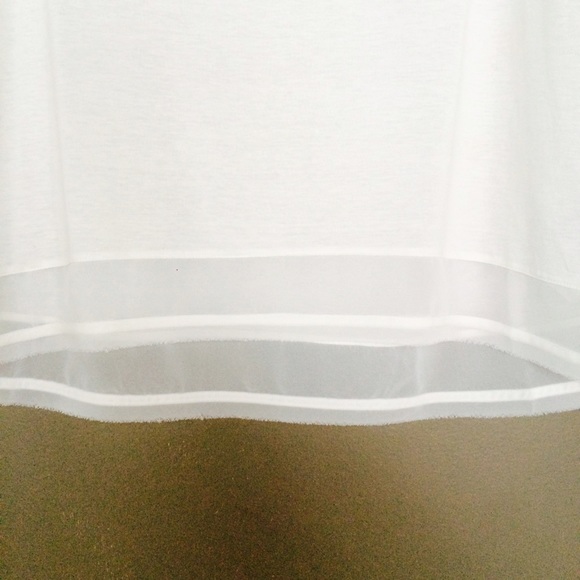 ⭐️HP⭐️ [H&M] T-shirt with sheer panels - Picture 3 of 4