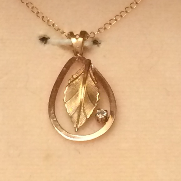 14k gold leaf diamond necklace - Picture 2 of 4