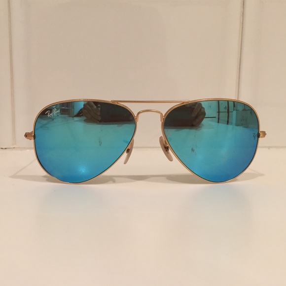 BLUE RAYBAN AVIATORS