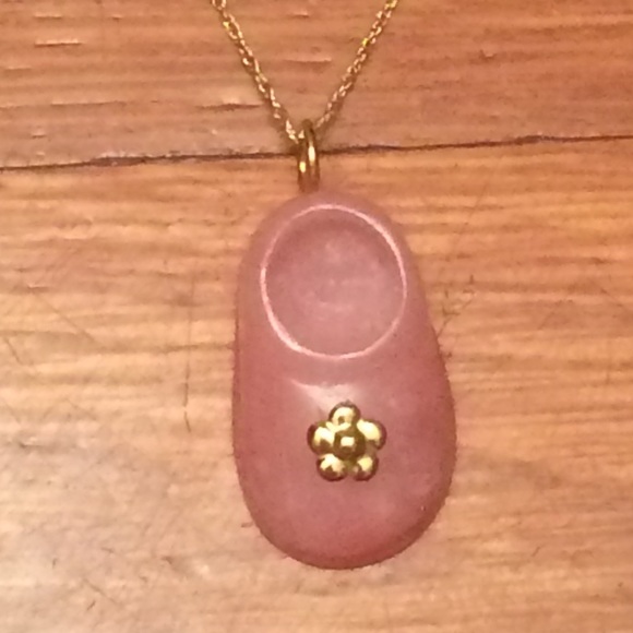 ⚡️sale⚡️14k gold baby shoe pink jade necklace - Picture 2 of 3