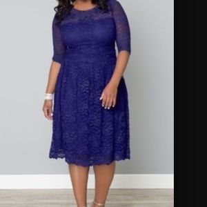 Plus size scalloped lace dress in size 1x (14,16)