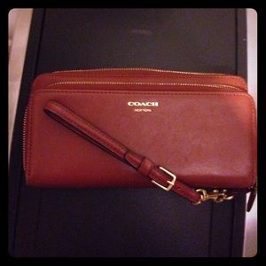 Madison double accordion zip wallet in leather.