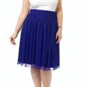 Plus size twirl skirt in size 1x (14,16)