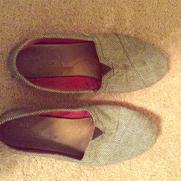 Black and white stripe toms