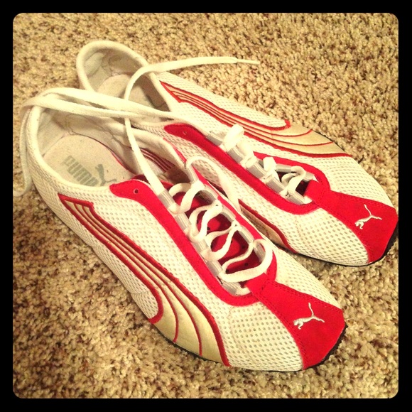 Woman's Puma shoe, 8