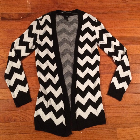 Rue21 Sweaters - Black & White Chevron Sweater Cardigan Zig Zag