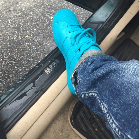 Pharell Williams x Adidas Superstar "super color" - Picture 1 of 3