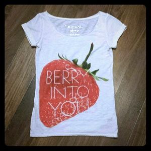 Aeropostale graphic strawberry t-shirt sz XS