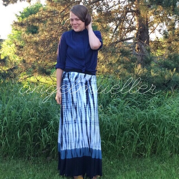 Vintage Tops - 🆕 Navy vintage semi sheer top.