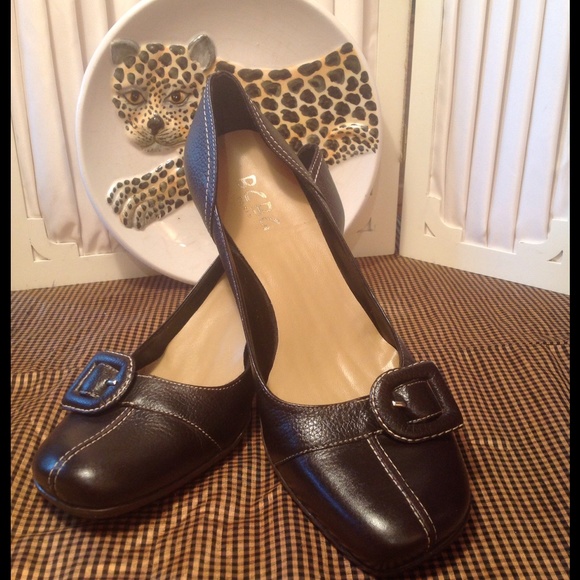 BCBG Slip on pumps