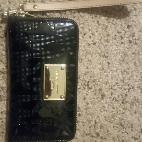 Michael kors wallet