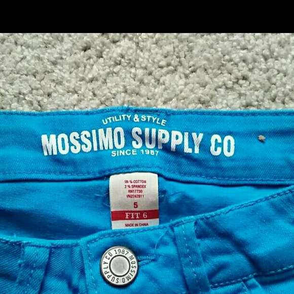 Blue denim shorts - Picture 2 of 3