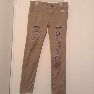 Destroyed celebrity pink skinny pants.