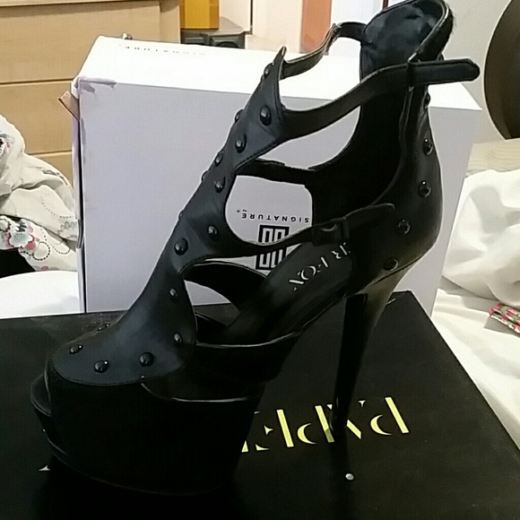 Shoe Dazzle Shoes - Black heels