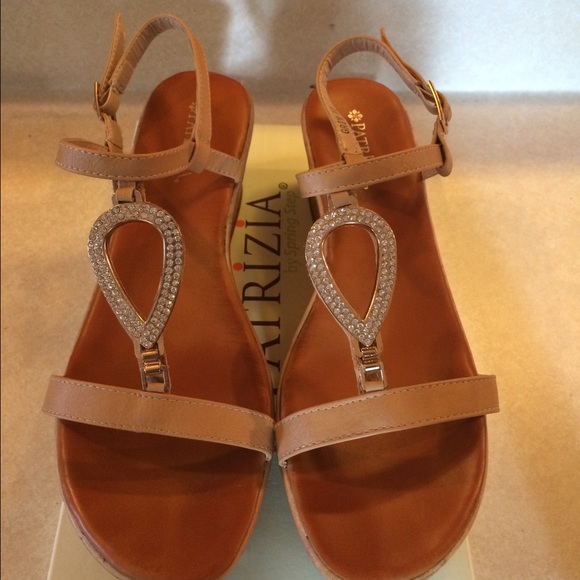 Women's beige sandals 💕