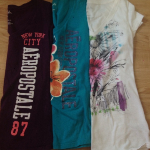 Aeropostale v-neck t-shirts