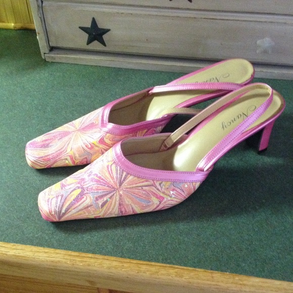 🎉Totally Awesome Glitter Shoes🎉