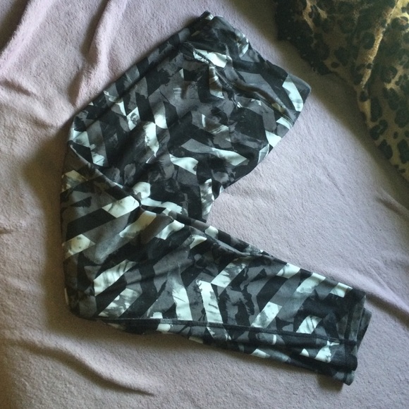 📦😊Old Navy leggings (2) & Dana B. Sweater bundle