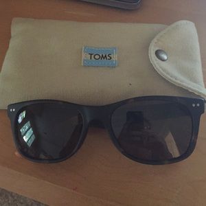 Toms Beachmaster matte tortoise polarized