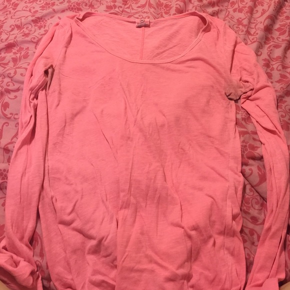 Long sleeve  vs pink shirt