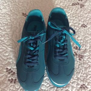 Puma Sneakers