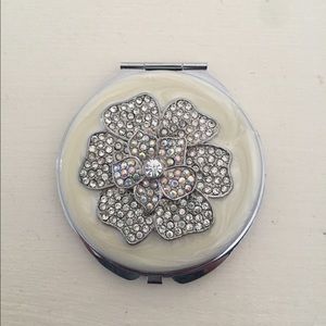 Compact and sweater 🌷