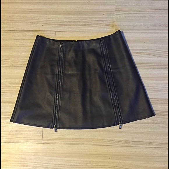 BCBGMaxAzria Dresses & Skirts - BCBG Maxazira Leather Mini Skirt