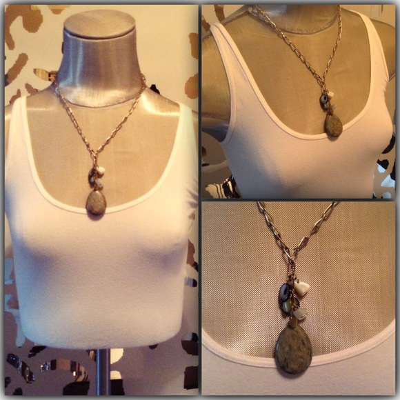 ⬇️Green Stone Necklace - Picture 1 of 1