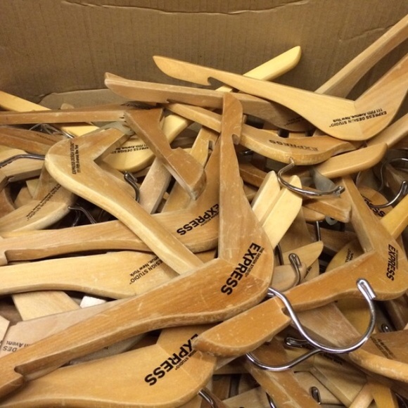 50 wooden hangers