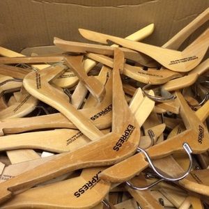 50 wooden hangers