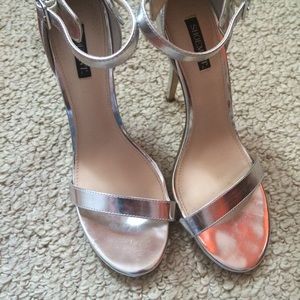 SILVER ONE STRAP HEEL SHOEMINT 9 WOMEN