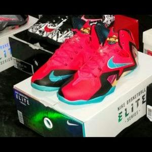 lebron 11 superheros